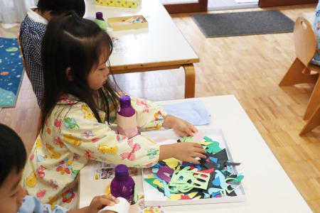 様々な形の用紙をさらに好きなようにカットして…