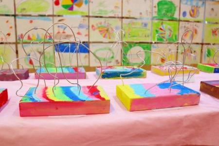 年長組の「ワイヤーアート」。ワイヤーでこんなに多彩な表現ができました