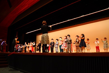 年中組は3種類の楽器に挑戦