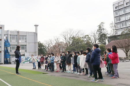 「お店に行ったらまず何をする？」。お店でのルールとマナーをみんなで確認してからお買い物へ