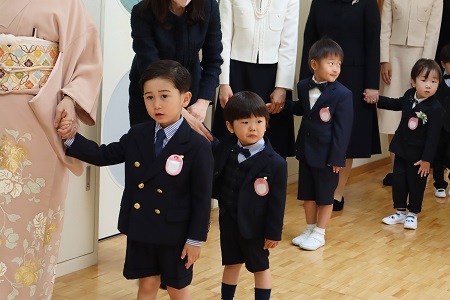 いよいよ入場。ちょっと緊張しているかな？