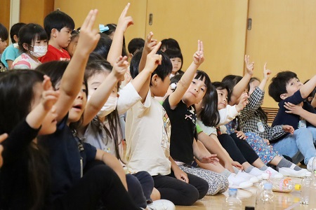 最後は演奏に合わせて歌いました