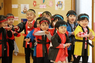 手裏剣をシュシュシュ！