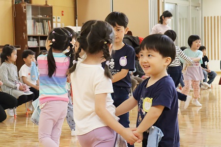 年中組のダンス「ダンスリトルバード」