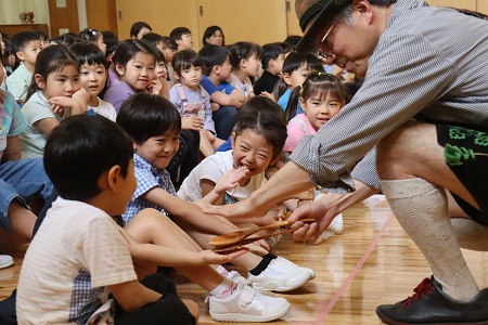 カスタネットのような音が出るレッフェルを手のひらで鳴らしてみました