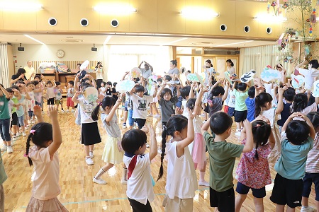 年長組を中心に、全員で盆踊りを楽しみました