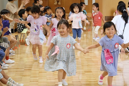 続いて、年少組の子どもたちもスキップ！