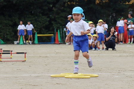 ぴょんぴょんケンパ（年中組）