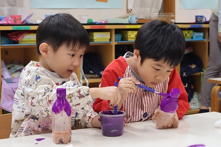 作品作りが始まるとみんな真剣な表情で集中し始めました