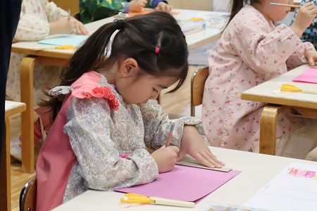 定規を使って線を引きます