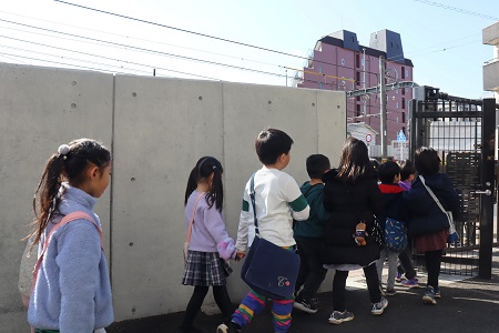 いよいよ学園の外へ出発！