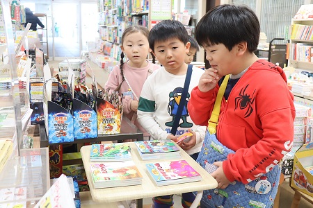 どの本にしようかな…