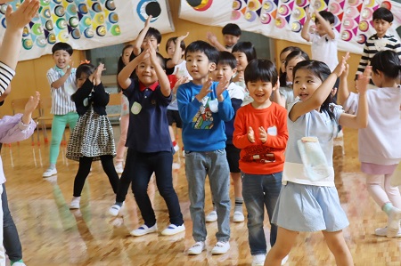 年長組のダンス「パイナポー体操」