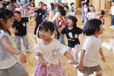 最後はみんな大好きな「アブラハムの子」の ダンスで盛り上がりました