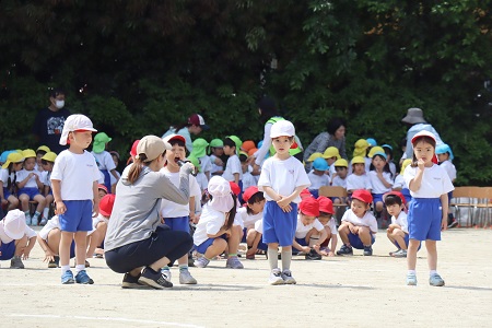 年少組初めての運動会。 名前を呼ばれて大きな声で「はい！」とお返事