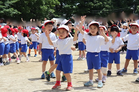 最後はみんなで「アブラハムと7人の子」で踊りました