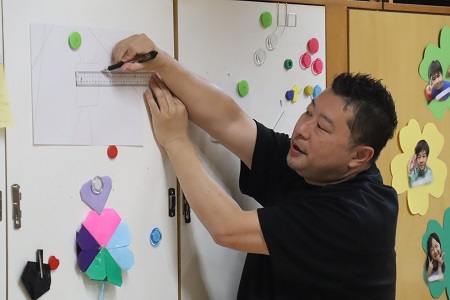 定規でうまく線をひくコツも教えてもらいました