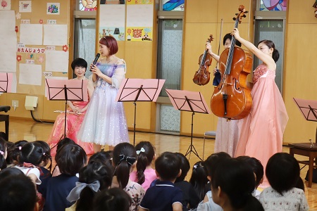 楽器紹介では楽器の構造や音の特徴も教えてもらいました