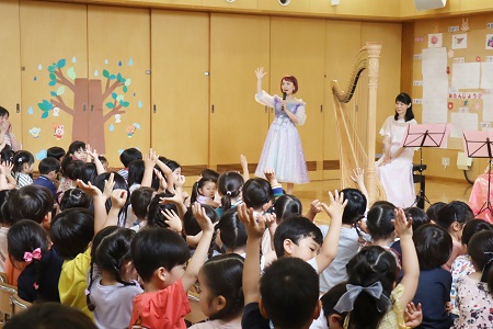 ハープの弦は何本？というクイズにも挑戦