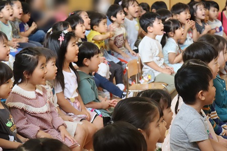 歌で参加したり…