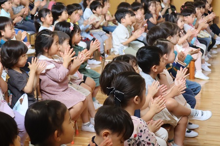 素敵な演奏を拍手で称えます