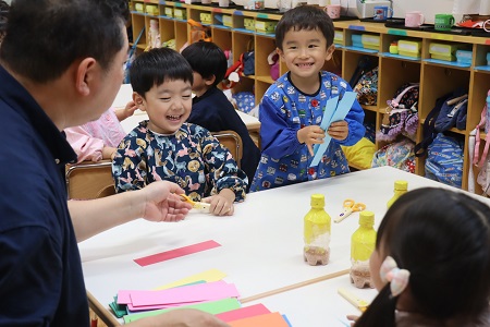 画用紙は何色にする？