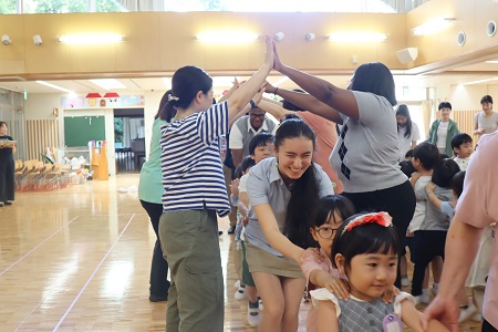 トンネルもくぐります