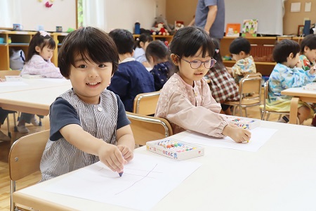 みんなのびのびと作品作りに取り組んでいました