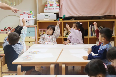 「いい色選んだね！その色で描き始めてみよう！」