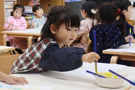 先生に教えてもらった筆の扱いをすっかりマスターしていました