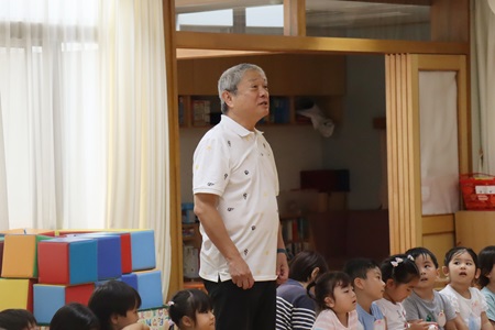 七夕は夜空に星がいっぱい見える時でもあります」と教えてくれた石井園長