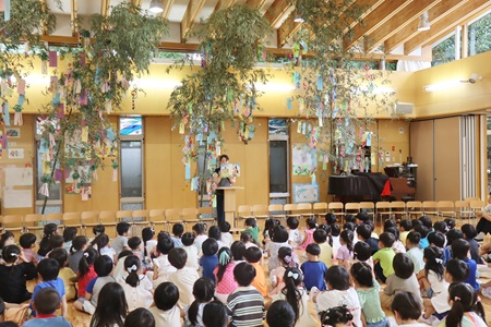 七夕とはどんな日？『あまのがわにかかるはし』の紙芝居で教えてもらいました