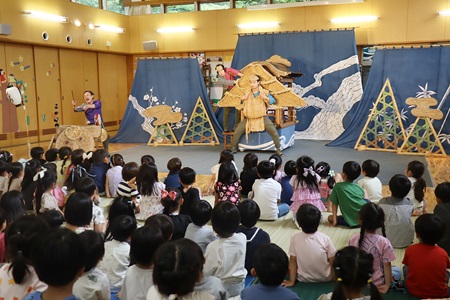 富士山を担いで持ち帰ろうとする大男が登場する『でいだらぼっち』のお話