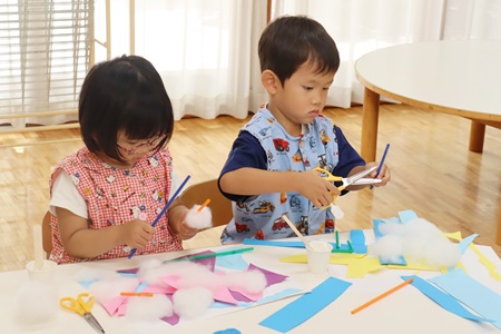 ストローも貼っていきます