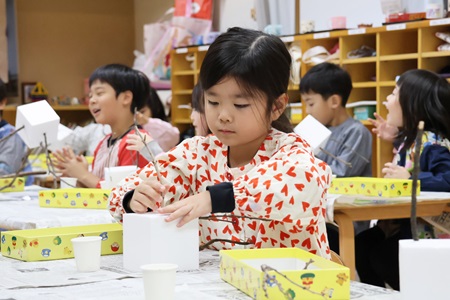 刺す場所、角度を良く考えながら1本1本刺していきます