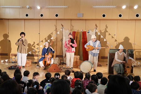 珍しい楽器の演奏をたくさん披露してくれました