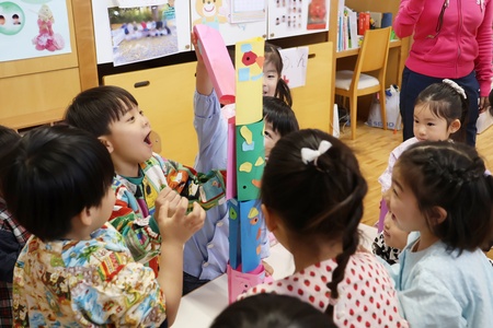 みんなで協力しながら、何度も挑戦して遊びました