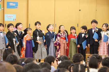 卒園児みんなで「一ねんせいになったら」「さよならぼくたちのようちえん」を歌いました