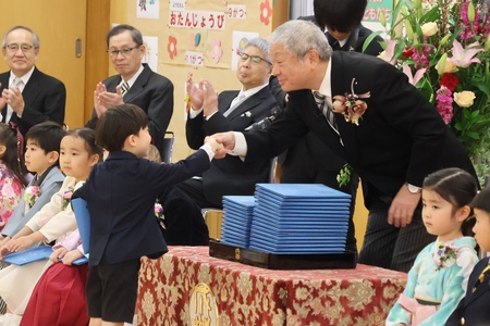 園長先生と握手